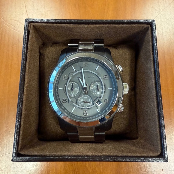 Michael Kors Chronograph Watch - Picture 1 of 7